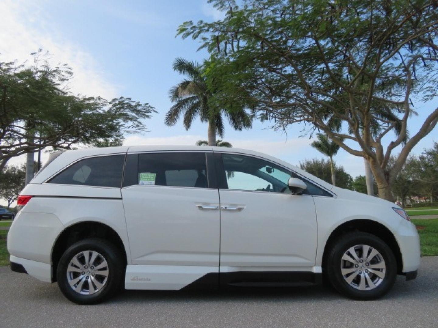 2016 White /Truffle Honda Odyssey (5FNRL5H63GB) , Automatic transmission, located at 4301 Oak Circle #19, Boca Raton, FL, 33431, (954) 561-2499, 26.388861, -80.084038 - You are looking at Gorgeous Pearl White Diamond 2016 Honda Odyssey EX-L VMI Northstar Handicap Wheelchair Conversion Van with 79K Original Miles, In-Floor Power Side Entry Ramp with Kneeling Van Function, Passenger Side 6 Way Transfer Seat, Quick Release Driver's Seat, Hand Controls, Tie Down System - Photo#3